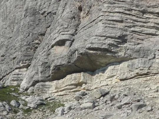 Orme Dinosauri - l'inizio della parete a strapiombo