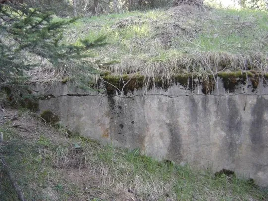 - Passo Tre Croci - Casamatta intermedia - si riesce a notare solamente quando si è molto vicini