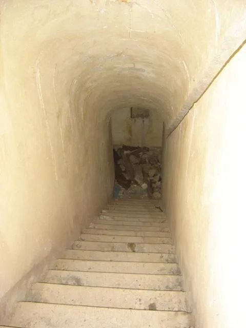 - Passo Tre Croci - Scala che conduce al fortino