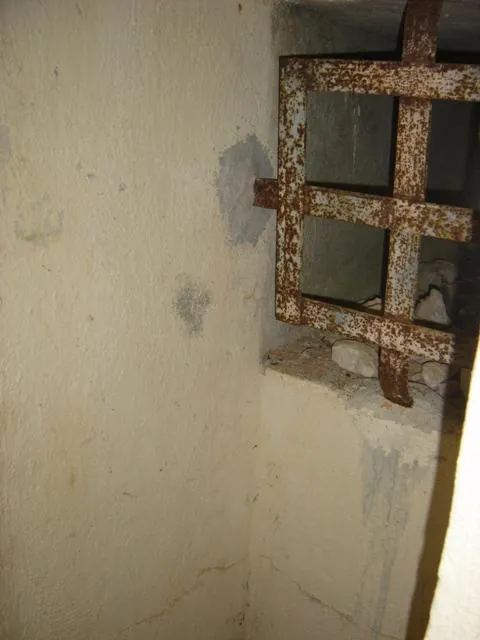 - Passo Tre Croci - La grata all'interno è stata posta in un secondo momento