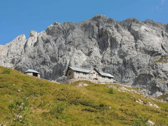 vari scorci del rifugio
