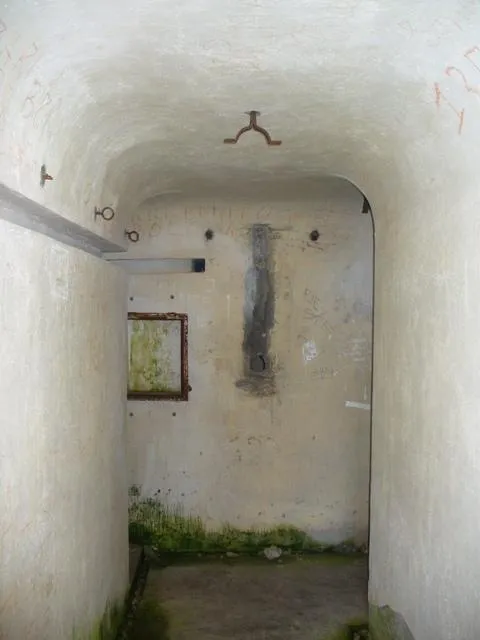 - Passo Monte Croce di Comelico - Diramazioni del corridoio, a sn il bagno a dx stanze interne -