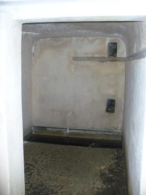 - Passo Monte Croce di Comelico - Locale con cisterna nel fondo -