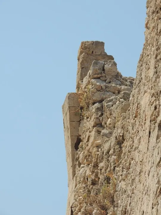- Torre Sgarràta - si vede ancora la parte laterale della caditoia