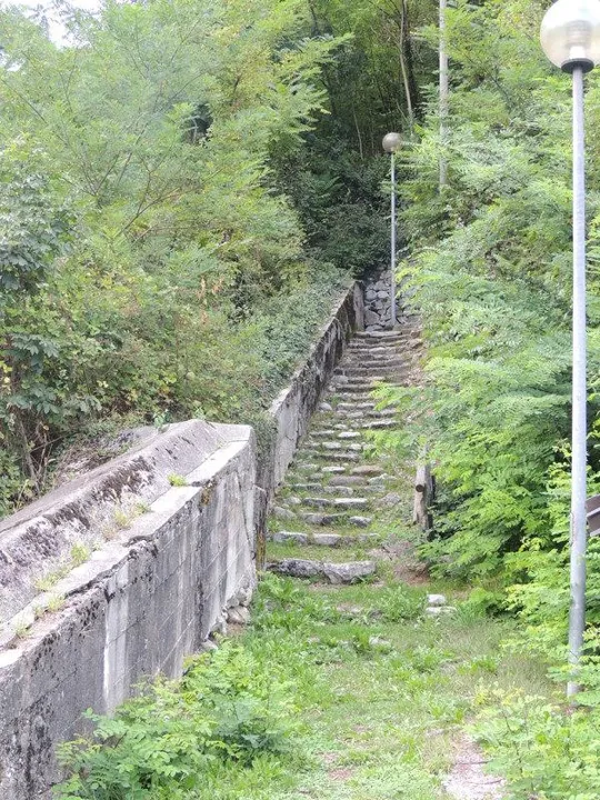 Trincea scoperta e inizio della scalinata