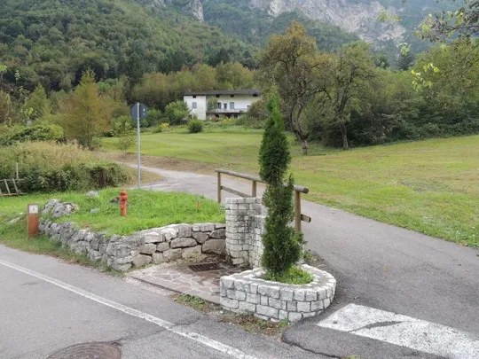 Trincerone di Grigno - la fontana al bivio per la caserma
