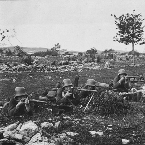 Soldato tedesco con la mitragliatrice Madsen
